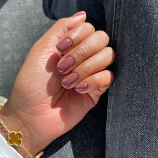 Coffee manicure, one of the biggest 2025 spring nail trends