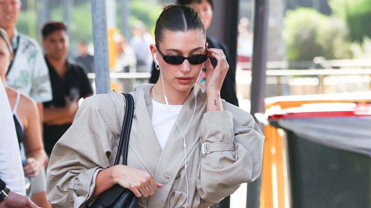 Chic Women Know That the Most Elegant Airport Outfits Contain These 3 Items