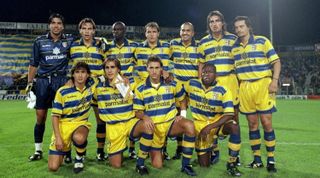 12 Sep 1998: The Parma team pose for a group shot before the Serie A match against Vicenza played at the Stadio Tardini in Parma, Italy. \ Mandatory Credit: Allsport UK /Allsport