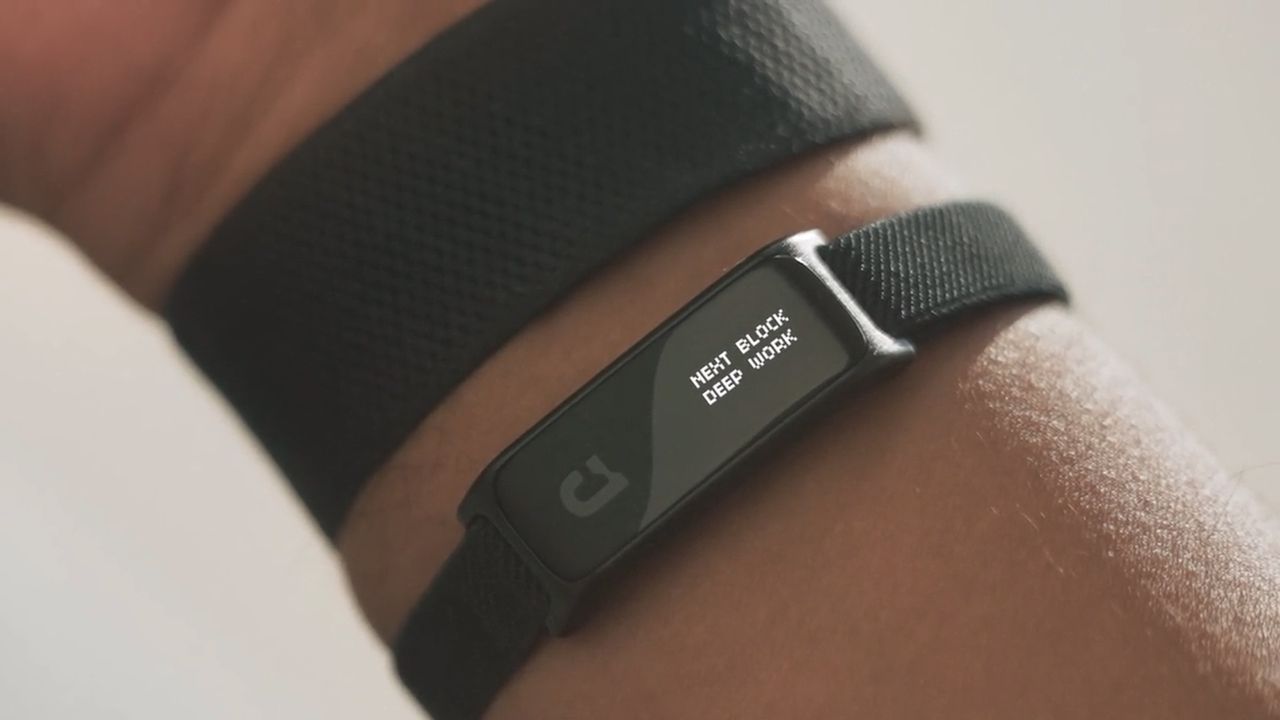 The Jaye Band is 'the world’s most discreet minimalist smartwatch' and wants to save you from your smartphone addiction
