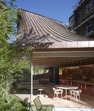 London architect gianni botsford designs house in a garden