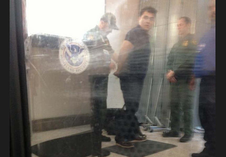 Border Patrol detains undocumented immigrants&amp;#039; rights leader Jose Antonio Vargas