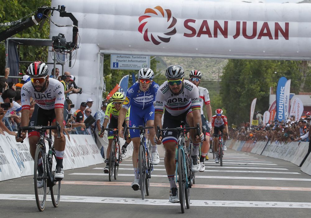 Fernando Gaviria beats Peter Sagan during stage 4 in San Jua