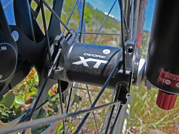 The trail-oriented WH-M778 Deore XT wheelset is available exclusively with a 15mm thru-axle front hub. Sorry, folks, there is no 20mm option.
