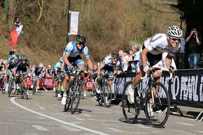 The chase is on on the Cauberg