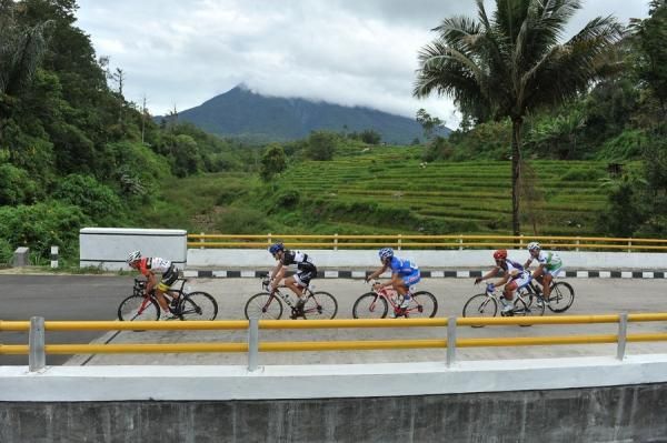 The riders speed over the bridge. Stage 3 featured a lot of climbs and sharp turns.