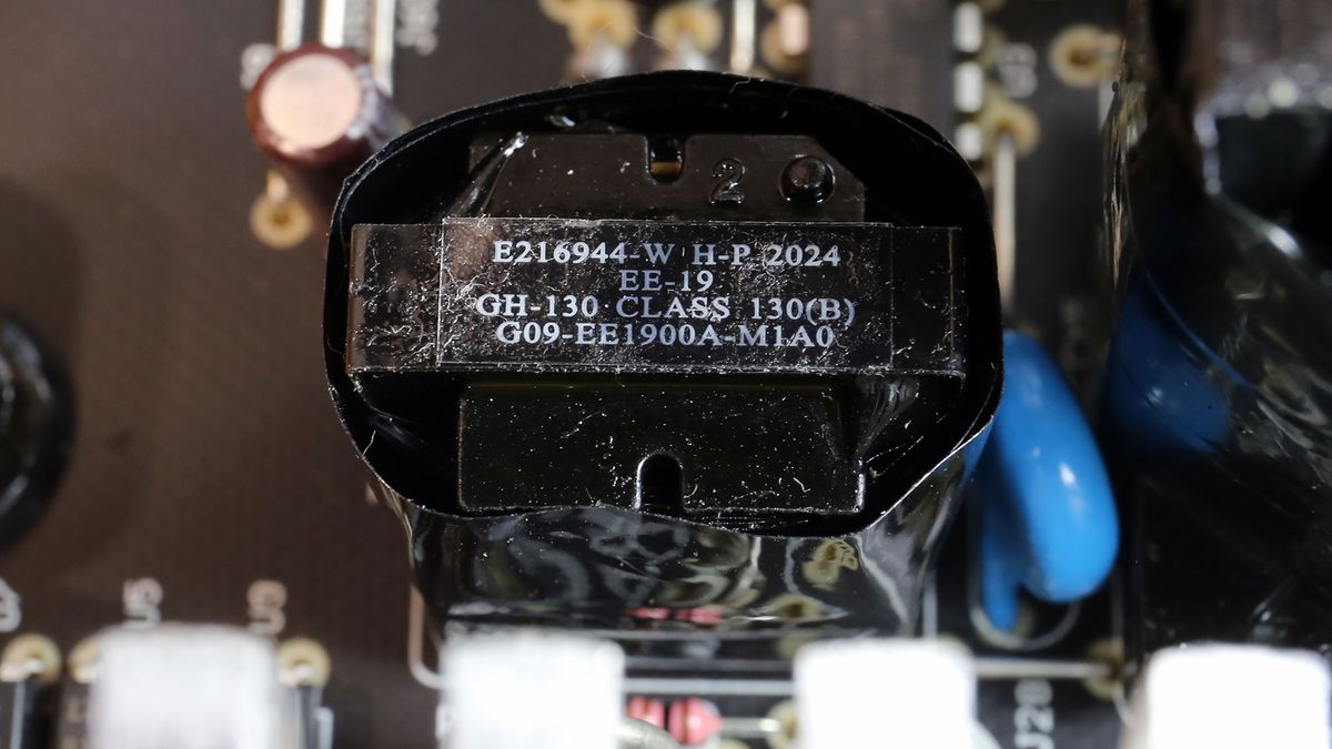 XPG Pylon 550W