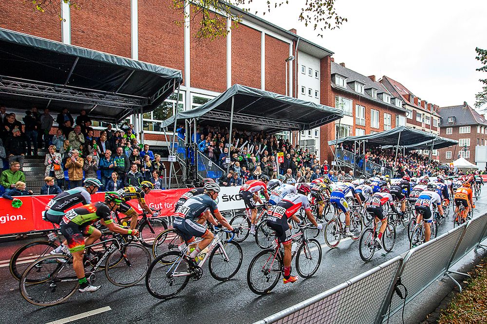 The peloton in action during Sparkassen M&uuml;nsterland Giro