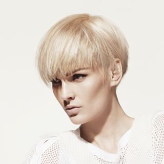 How to dry hair without hairdryer: Short Cropped Hairsyle with fringe