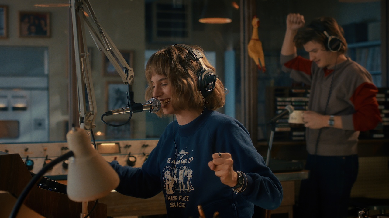 Robin and Steve are manning the WSQK radio station in Stranger Things Season 5x01