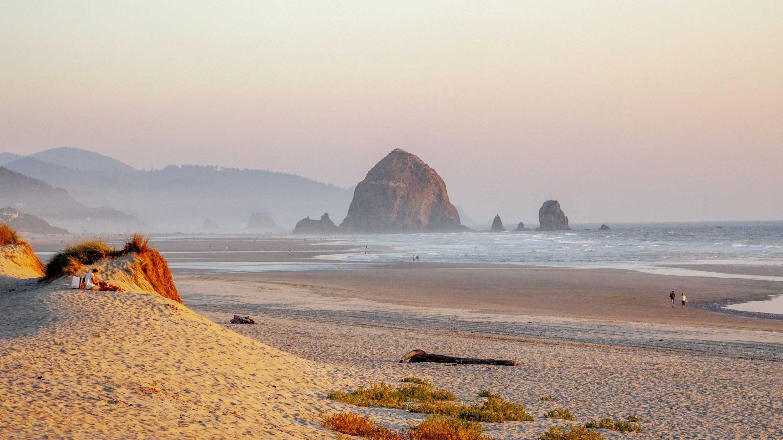 oregon coastline sandy beach, rocks