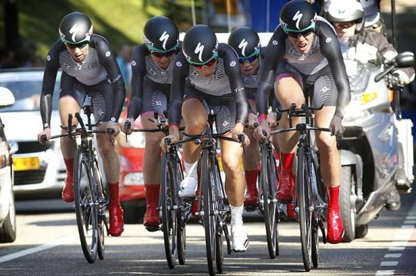 Team Specialized - Lululemon in action