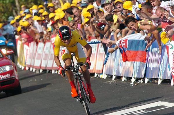 Oscar Pereiro (Caisse d'Epargne) heads for home