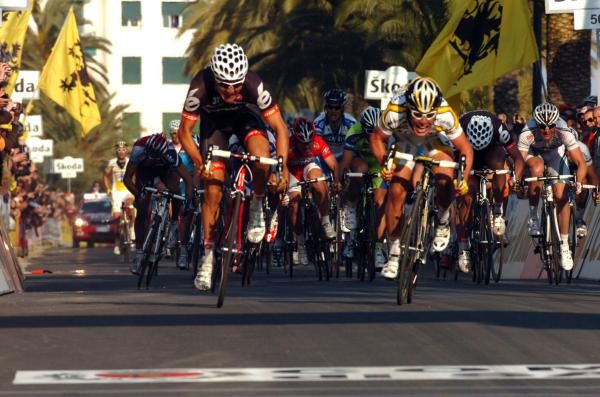 Haussler went early but Cavendish surged up to him