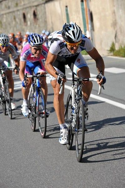 Yaroslav Popovych (Astana) and Enrico Gasparotto (Lampre - N.G.C.) attacked in the closing kilometres.