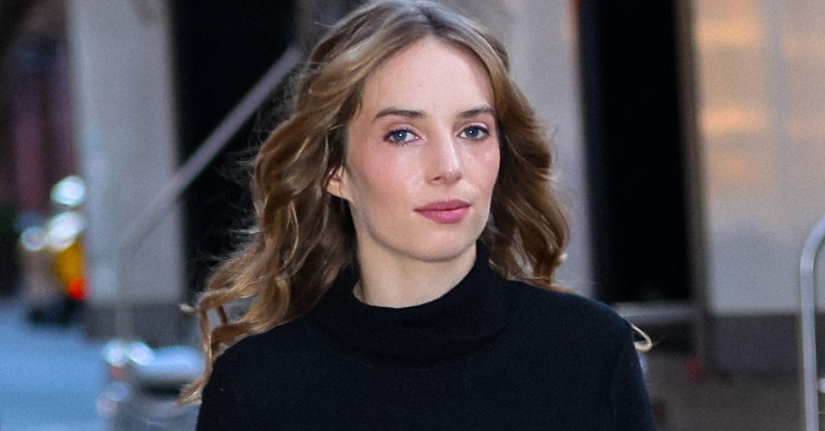 Maya Hawke Wore Woven Ballet Flats That Won’t Look Dated in 2026