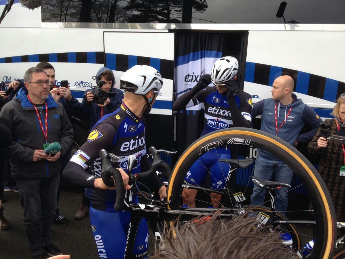 Etixx-QuickStep come out of the bus to head to sign on
