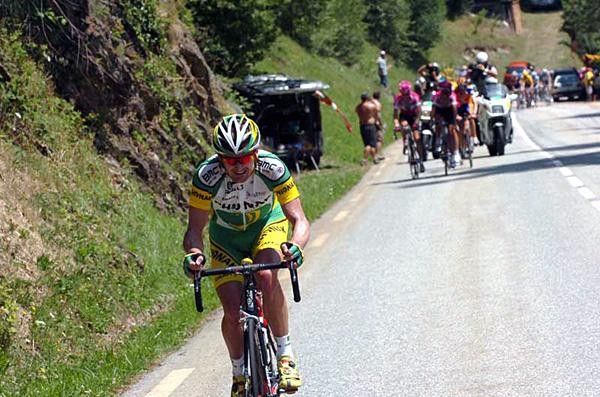 Floyd Landis (Phonak) drops Kloden and co. on the first climb
