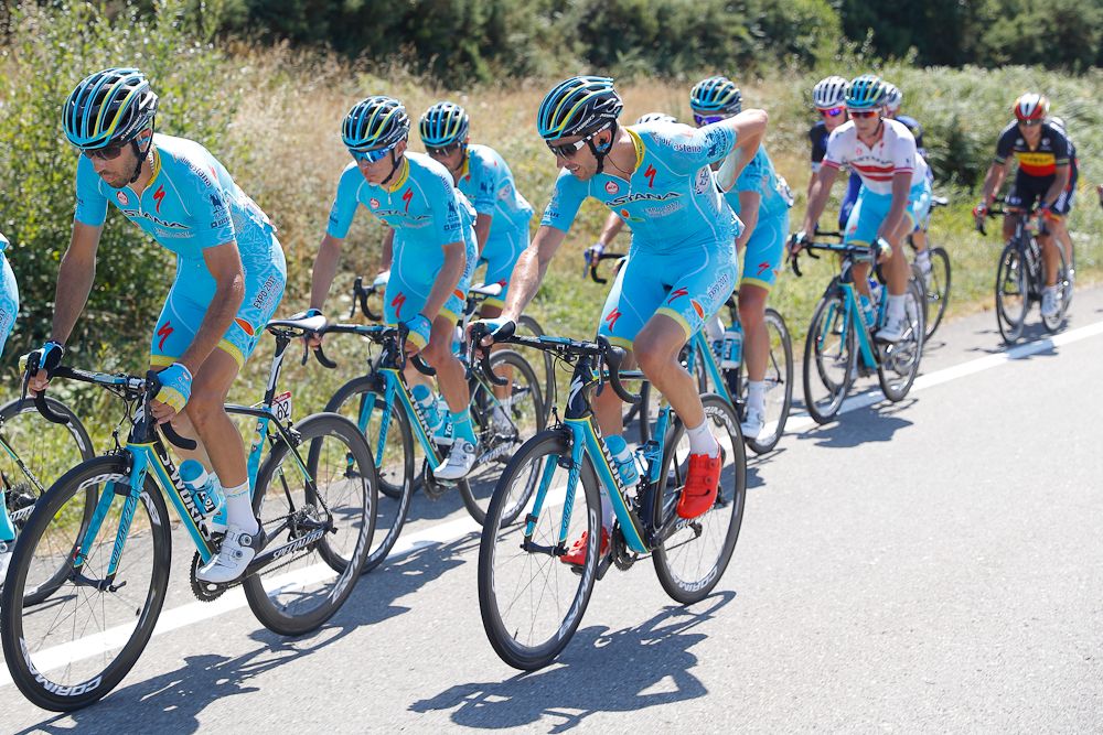 Astana in the bunch during stage 4