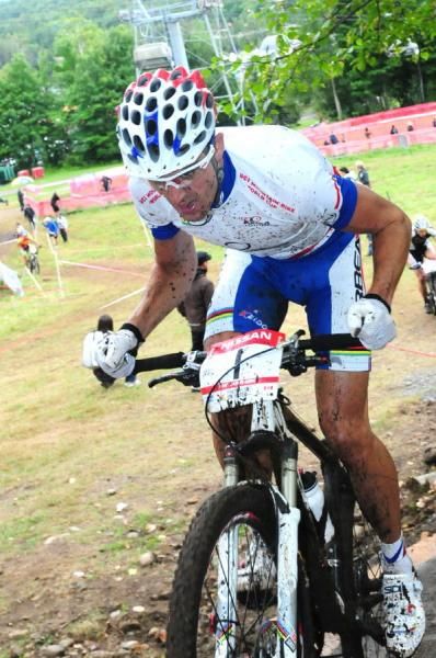 Julien Absalon (Orbea) easily handles a steep ramp.