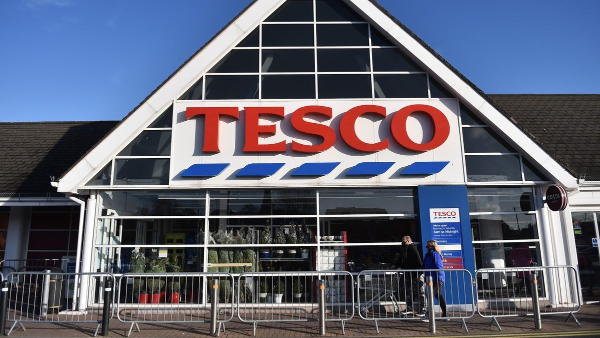 Tesco warns shoppers to check bank statements as thousands are charged ...