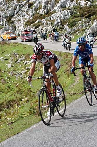Carlos Sastre (CSC) and Gilberto Simoni (Lampre)