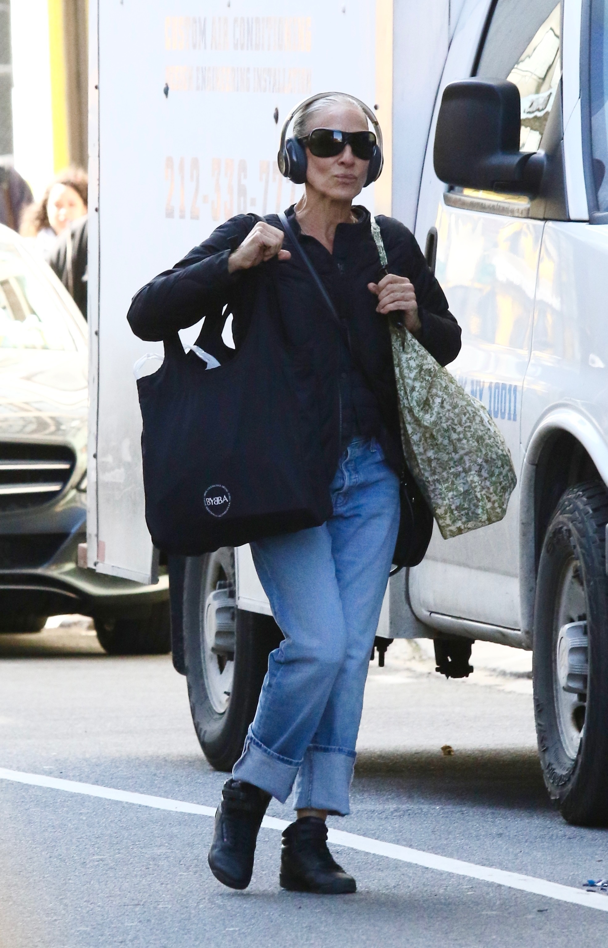 Sarah Jessie Parker wears cuffed jeans with high-top trainers.