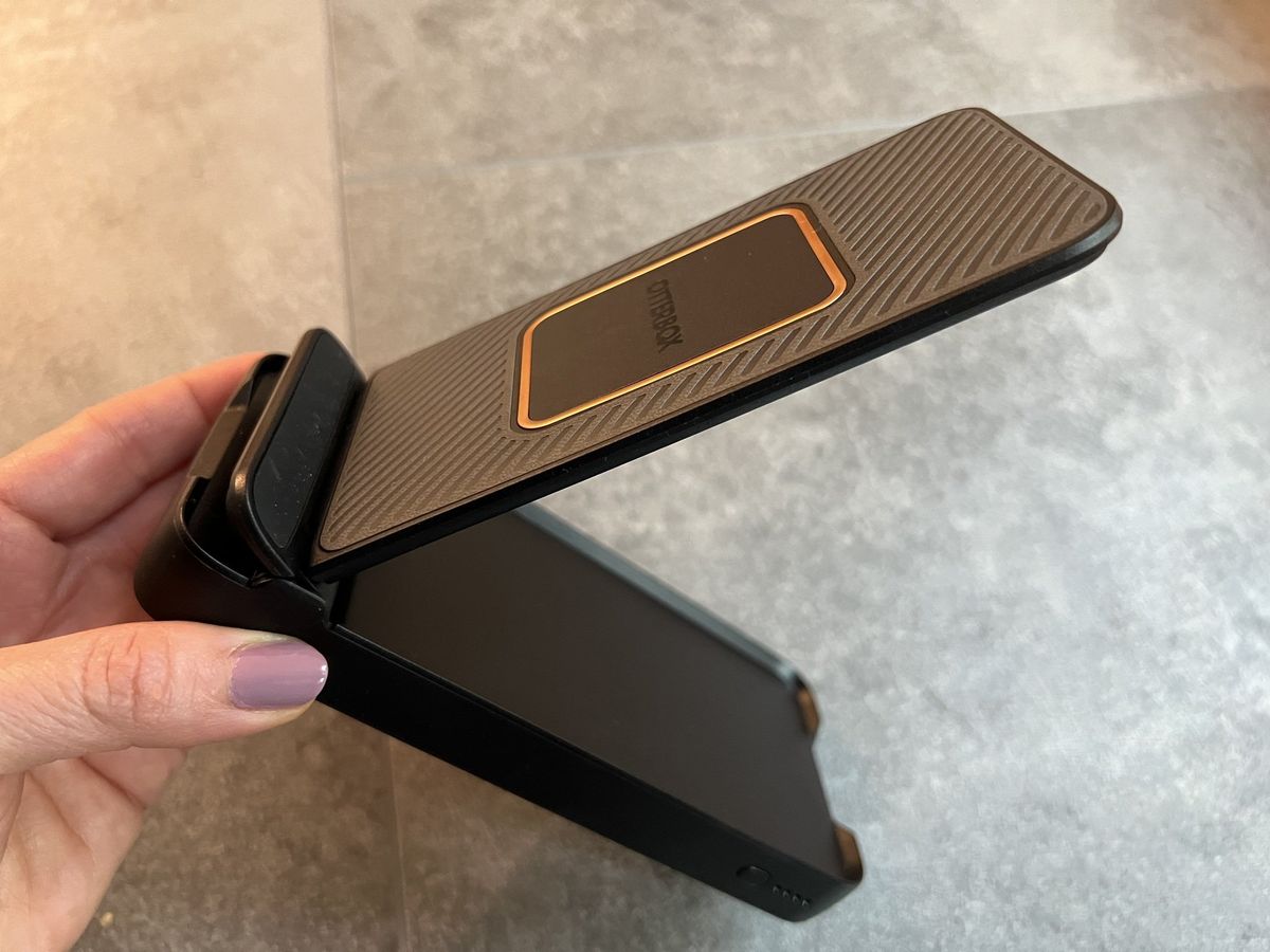 Otterbox Folding Wireless Power Bank Lifestyle Side View