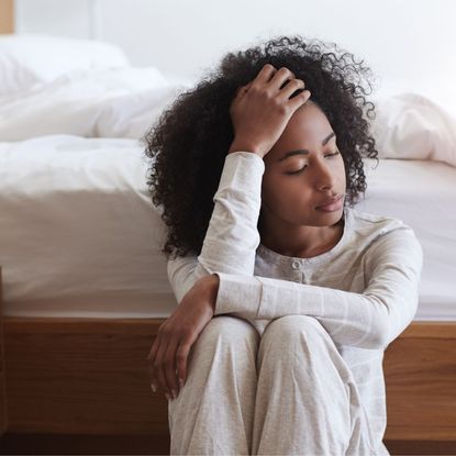 A woman wondering why her head hurts when lying down