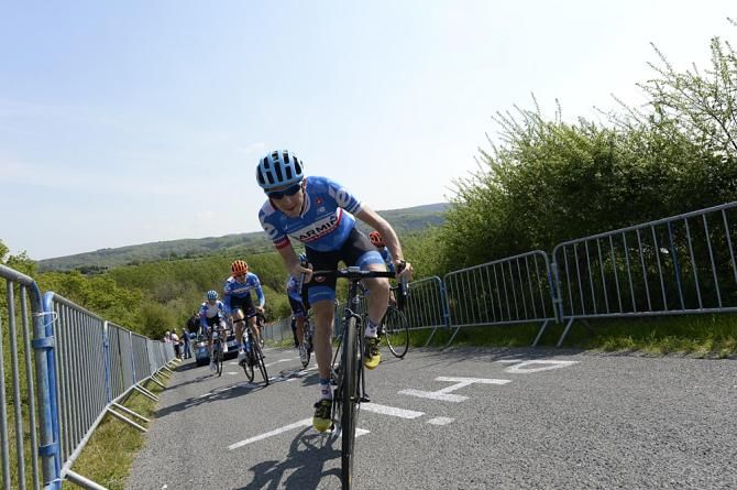 Daniel Martin attacks on La Redoute