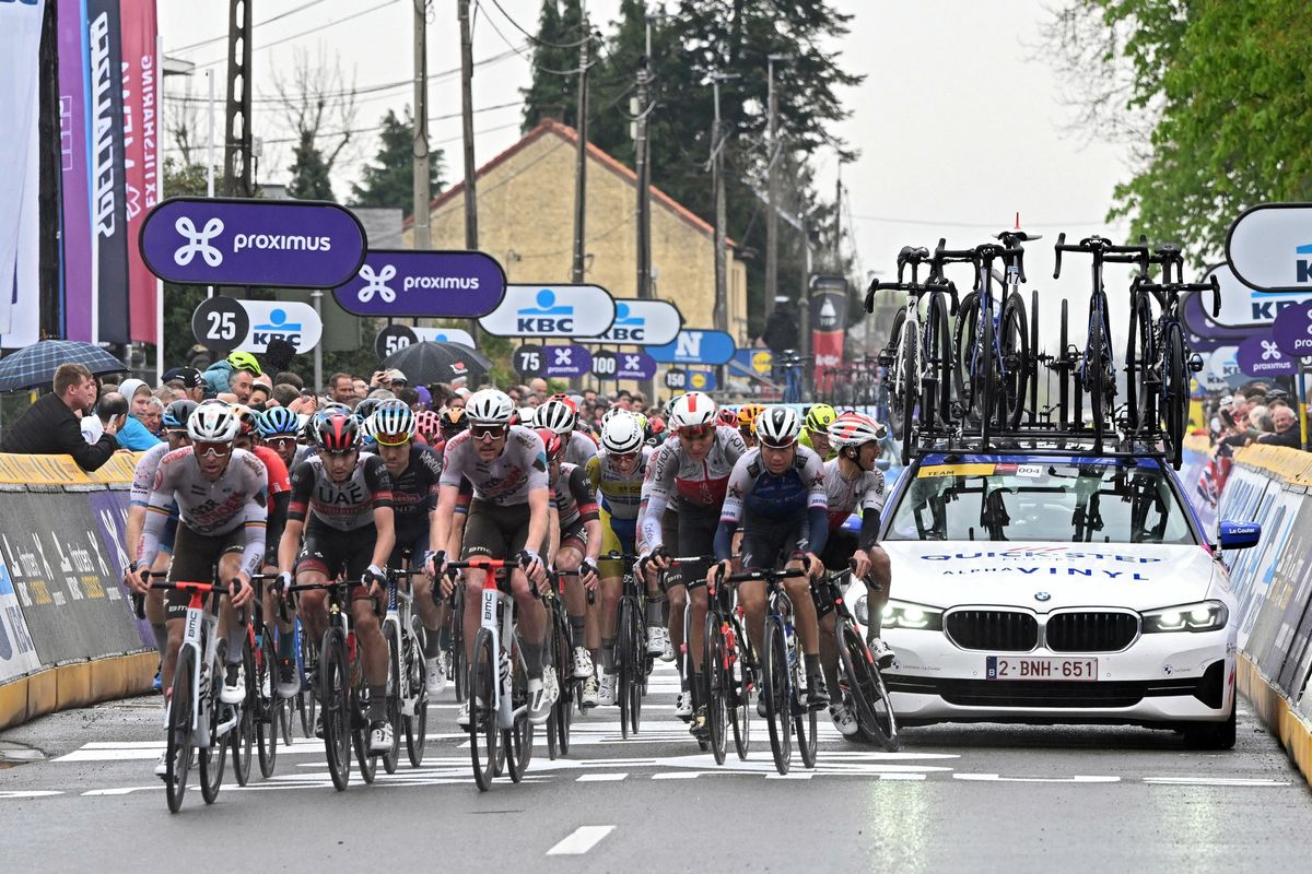 De Brabantse Pijl - La Fleche Brabanconne 2022 - 62nd Edition - Leuven - Overijse 205,1 km - 13/04/2022 - Crash - Team Car - photo Vincent Kalut/PN/SprintCyclingAgency&Acirc;&copy;2022