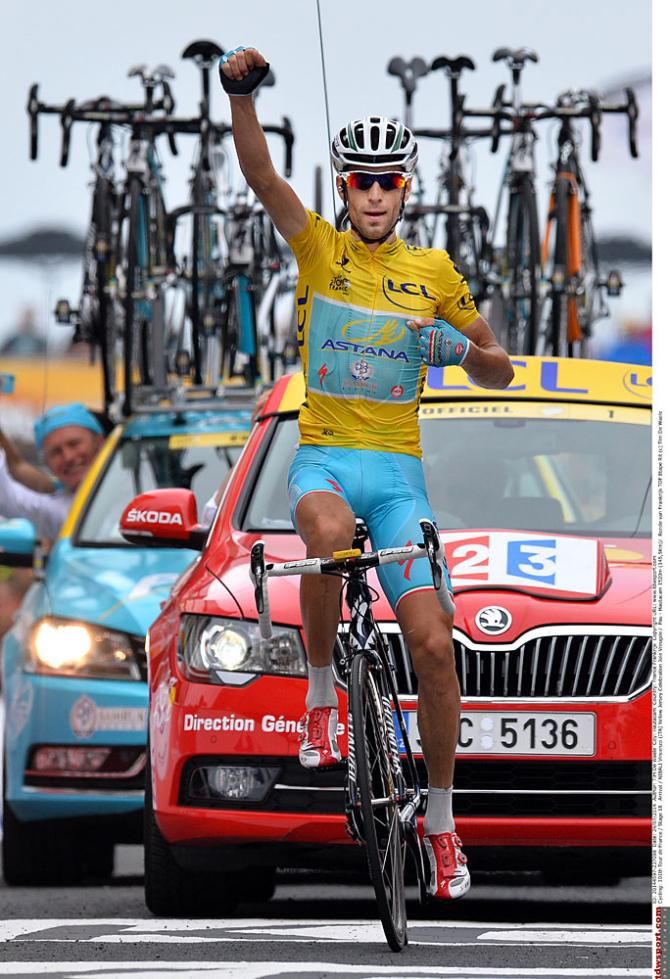 A triumphant Vincenzo Nibali (Astana) in stage 18