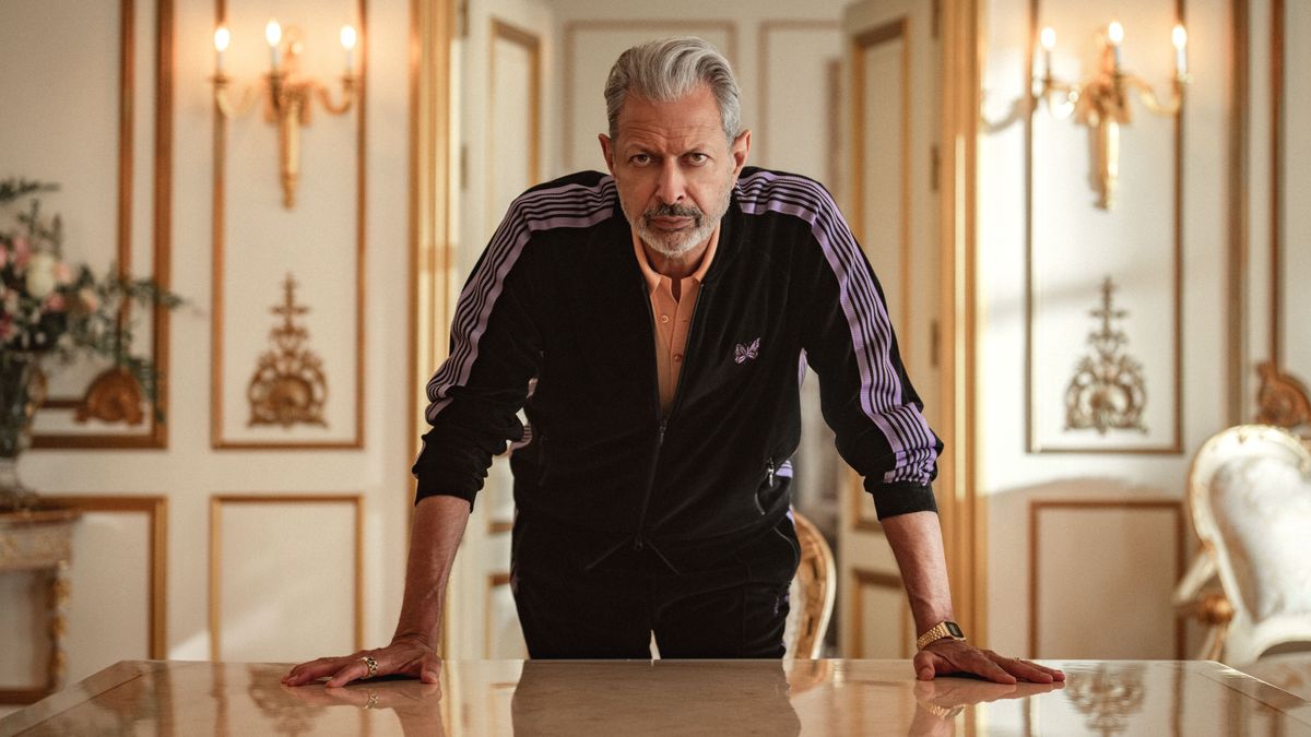 Zeus (Jeff Goldblum) leans on a table in Netflix&#039;s &quot;Kaos&quot;