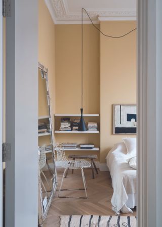 A cream colored walls and white ceiling