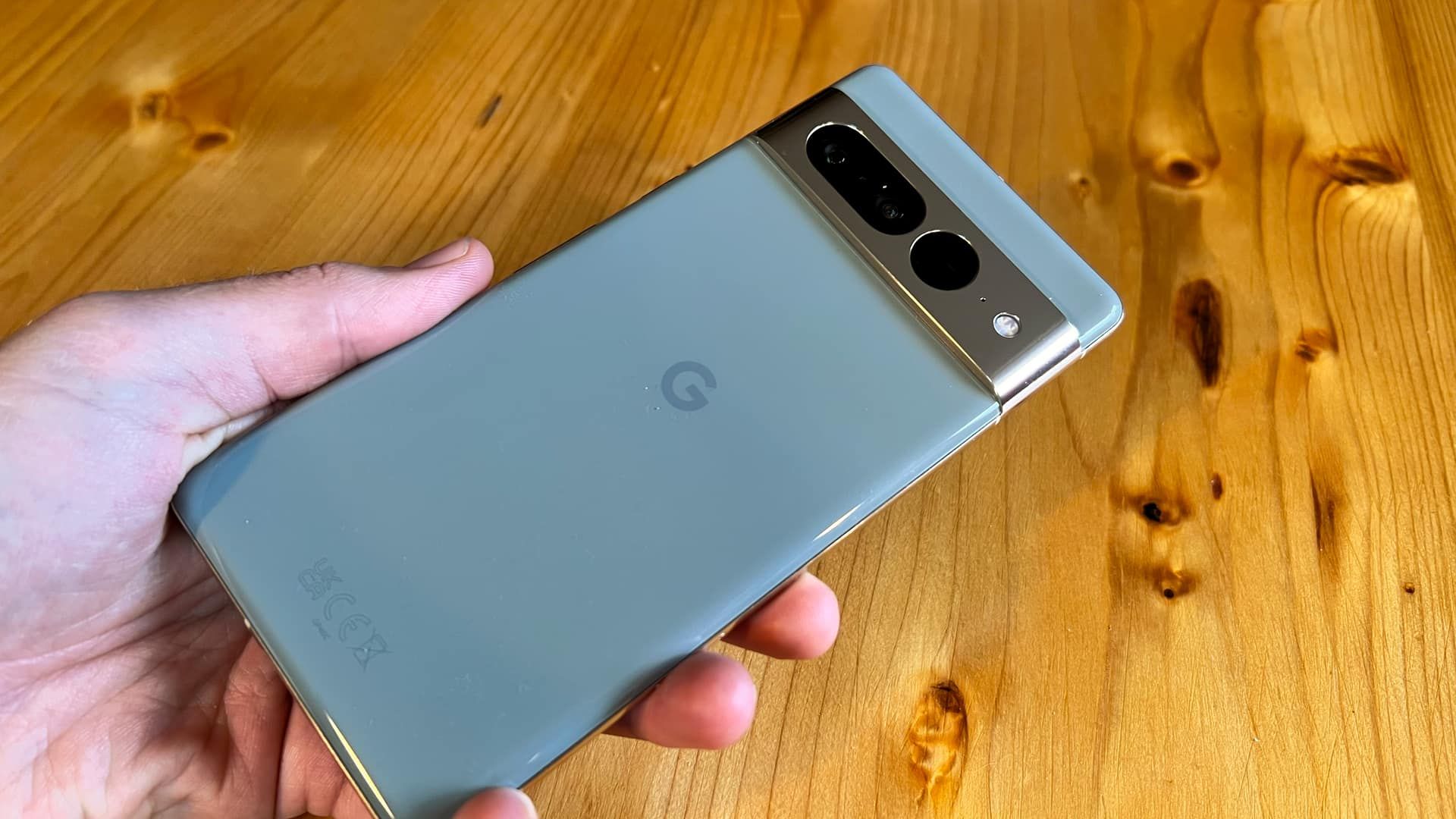 Google Pixel 8 video leak reveals a new blue color and Audio Magic