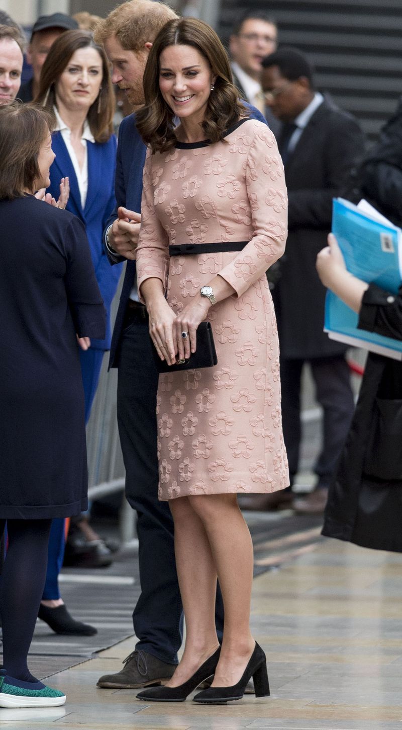 Clothing, Dress, Fashion, Event, Leg, Street fashion, Footwear, Coat, Long hair, Cocktail dress,