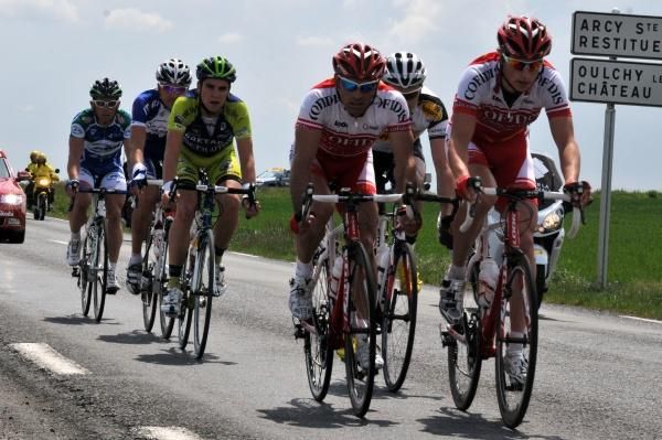 Cofidis' St&eacute;phane Auge and Jens Keukeleire lead the initial six-man breakaway