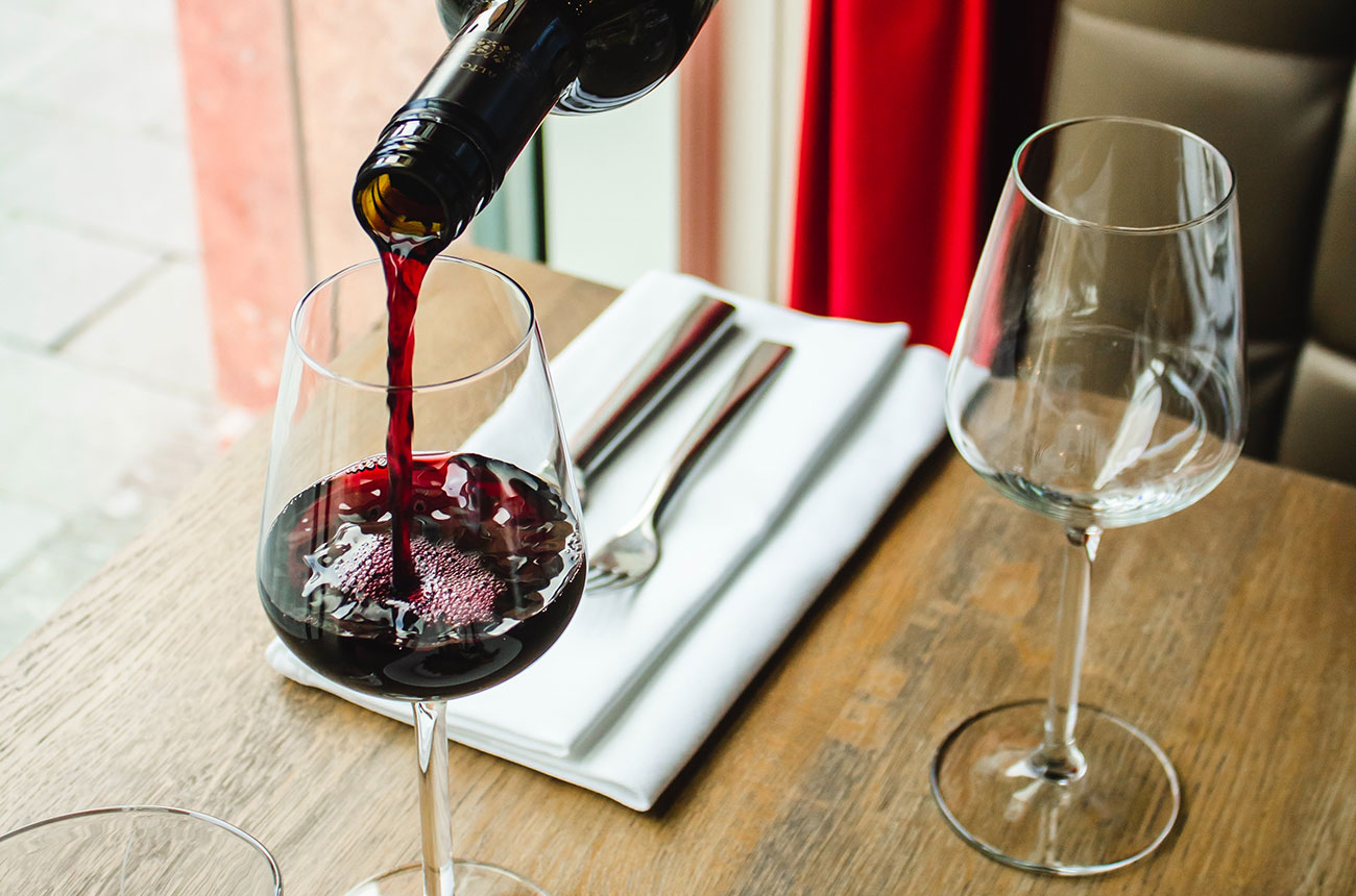 pouring restaurant wine