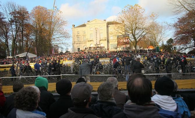 Huge crowds surround the pits