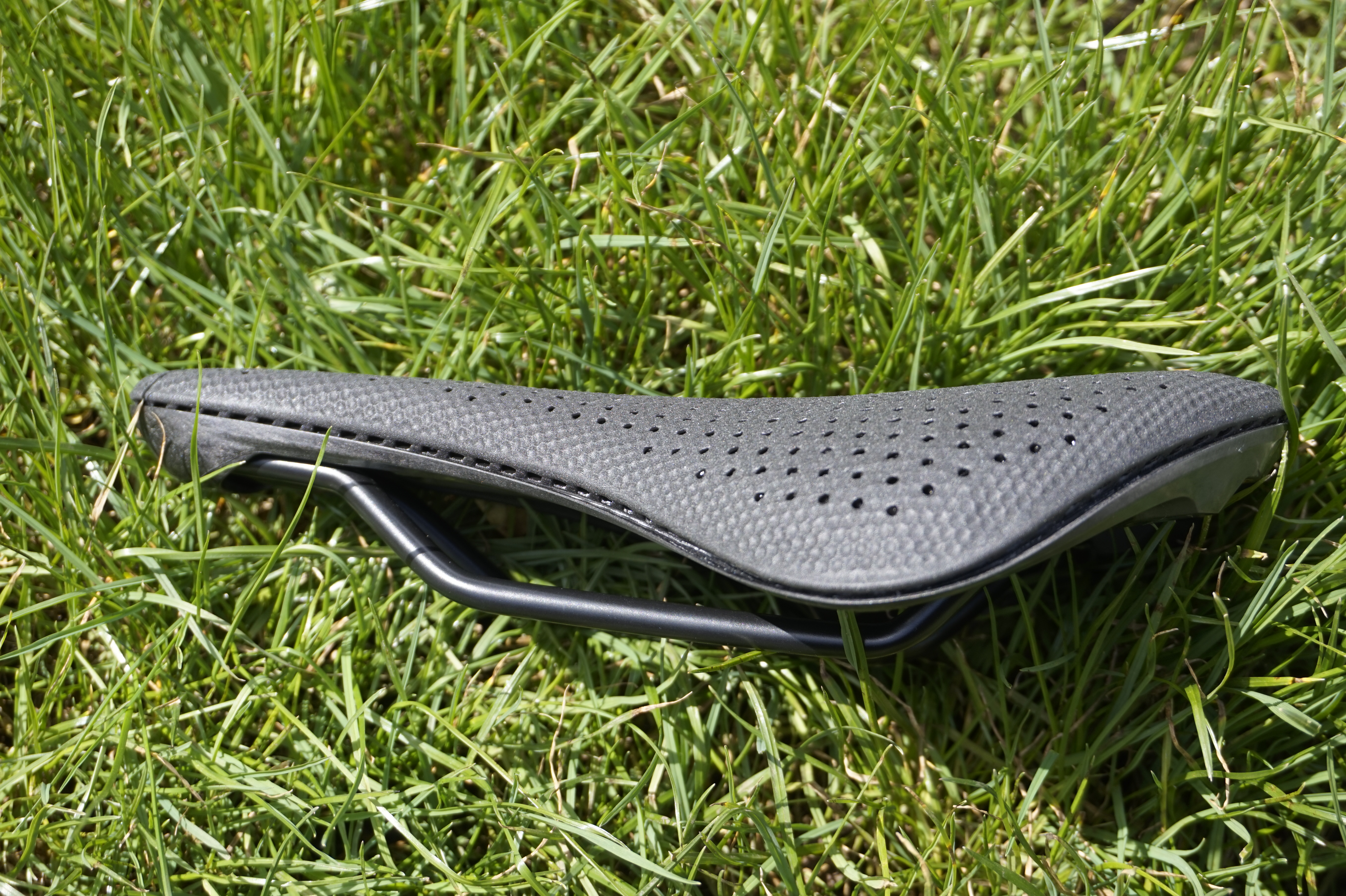 Side profile of Specialized Power Pro with Mirror Technology saddle