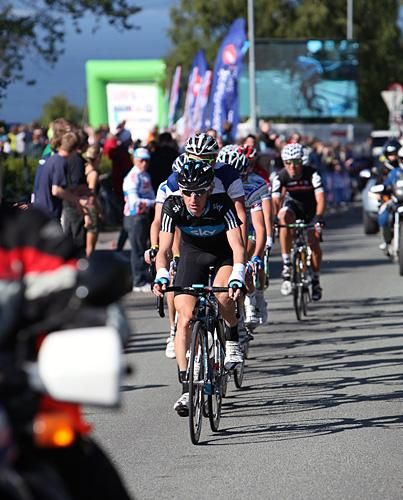 Former national champion Kurt-Asle Arvesen tows the peloton.