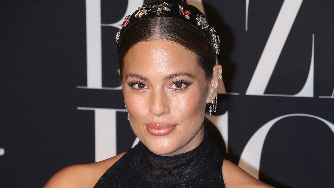 Ashley Graham&#039;s bold holiday lip