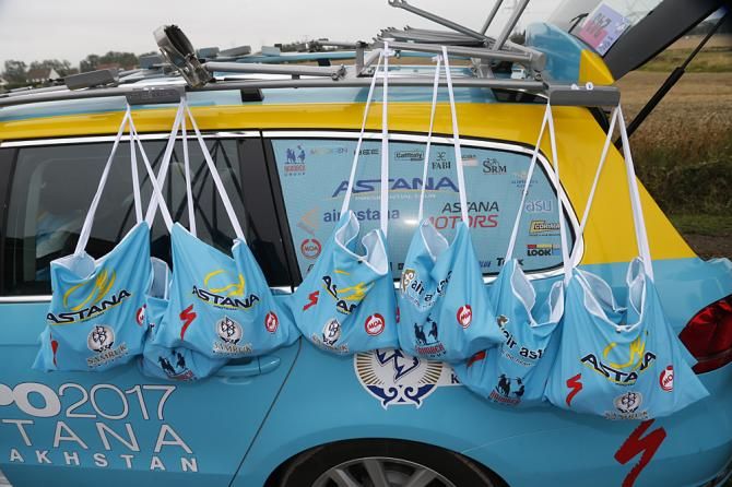Lunch awaits the Astana riders