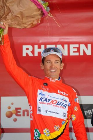 Robbie McEwen won stage one of the Eneco Tour and took the red sprint jersey.