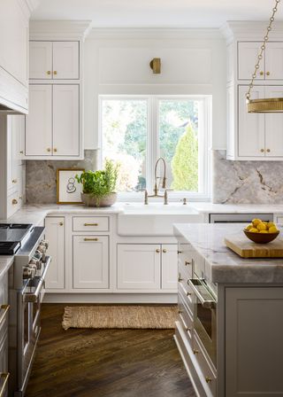 kitchen with range cooker white cabinets and gray island with quartz countertop and backsplash and dark wooden floor
