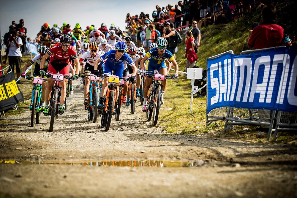 Linda Indergand (Focus XC Team), Catharine Pendrel (Luna Pro Team) and Jenny Rissveds (Scott-Odlo MTB Racing Team) at the front at start of Women's race