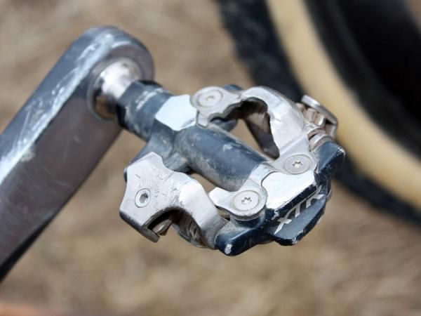 Adam Craig (Rabobank-Giant) is using Shimano's latest XTR PD-M980 pedals with their larger platform area and more widely spaced bearings.