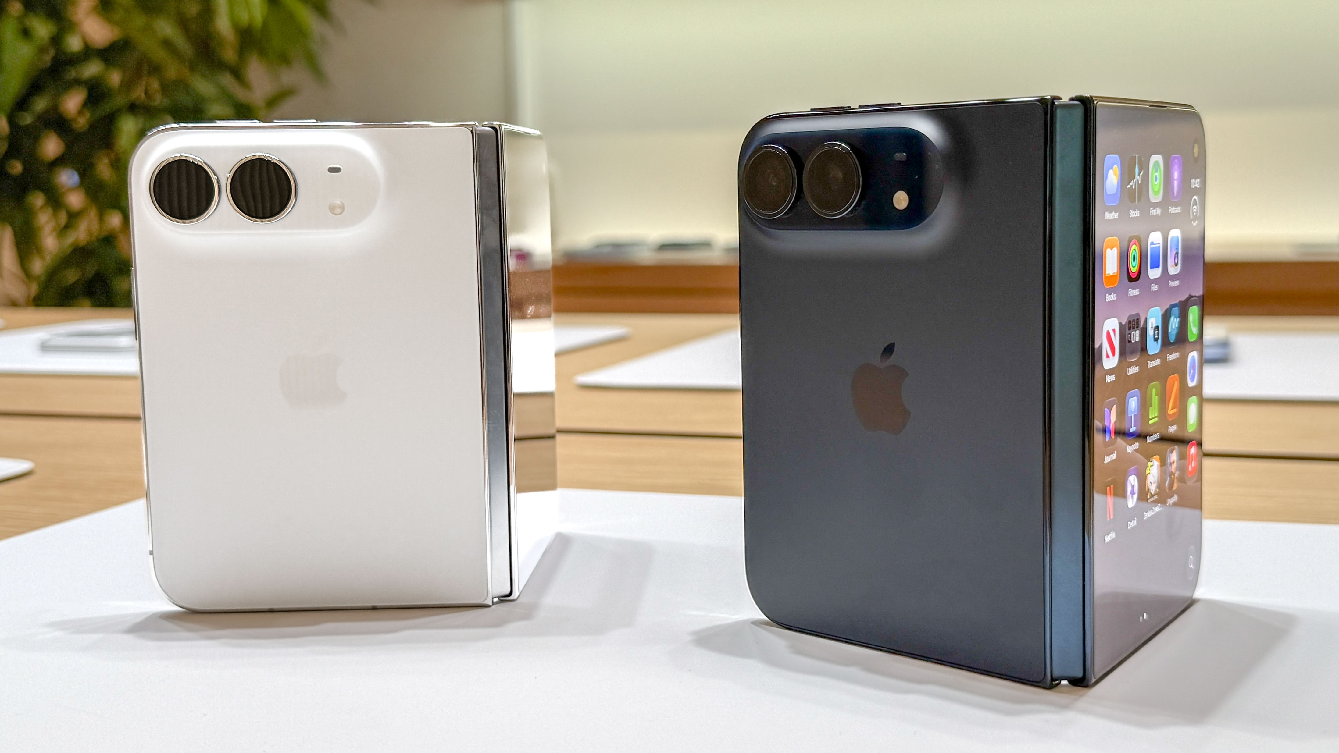 iPhone Duo hands on