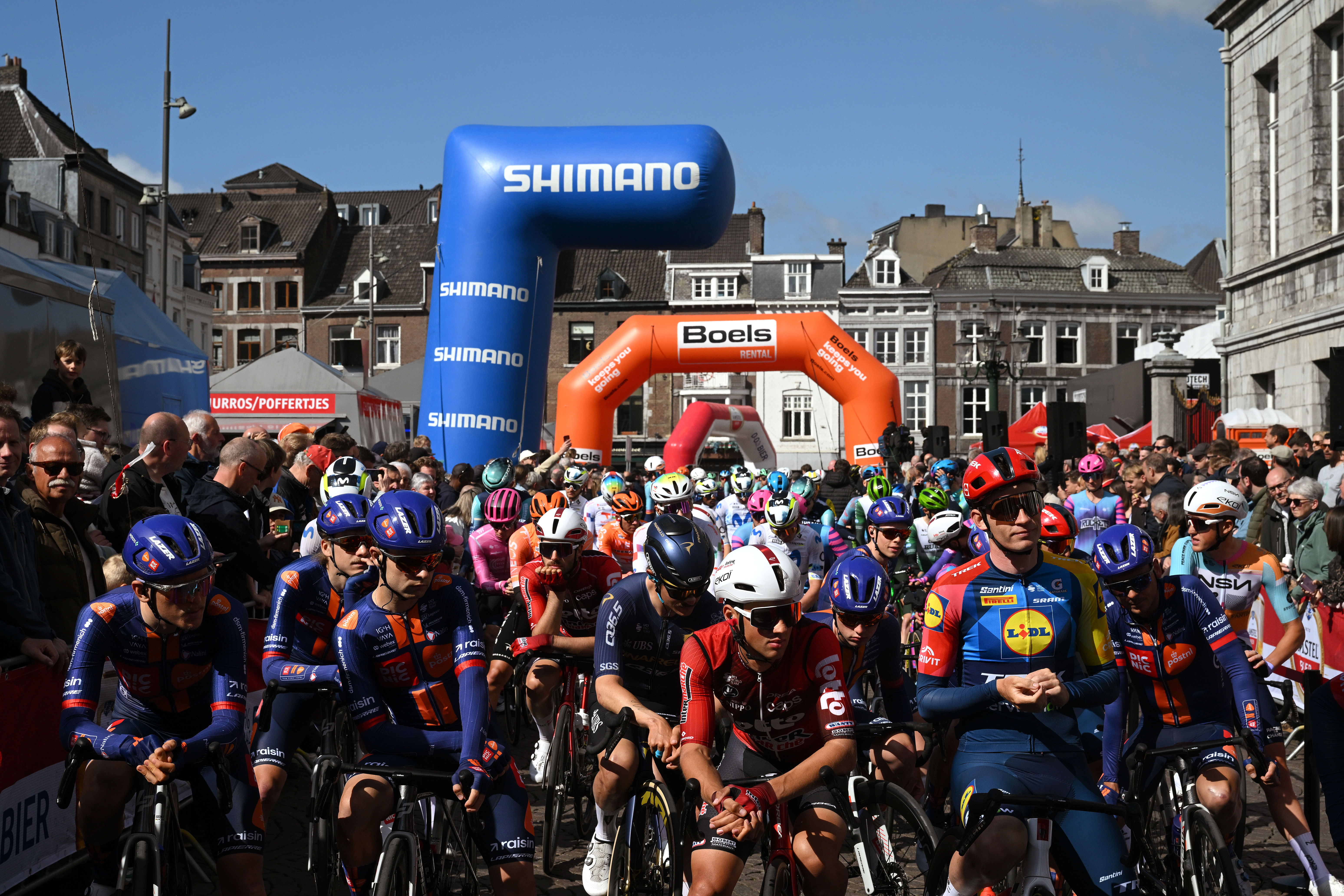 MAASTRICHT, NETHERLANDS - APRIL 19: A general view of the peloton prior to the 60th Amstel Gold Race 2026 - Men&amp;amp;apos;s Elite a 257.2km one day race from Maastricht to Valkenburg / #UCIWT / on April 19, 2026 in Maastricht, Netherlands. (Photo by Dario Belingheri/Getty Images)