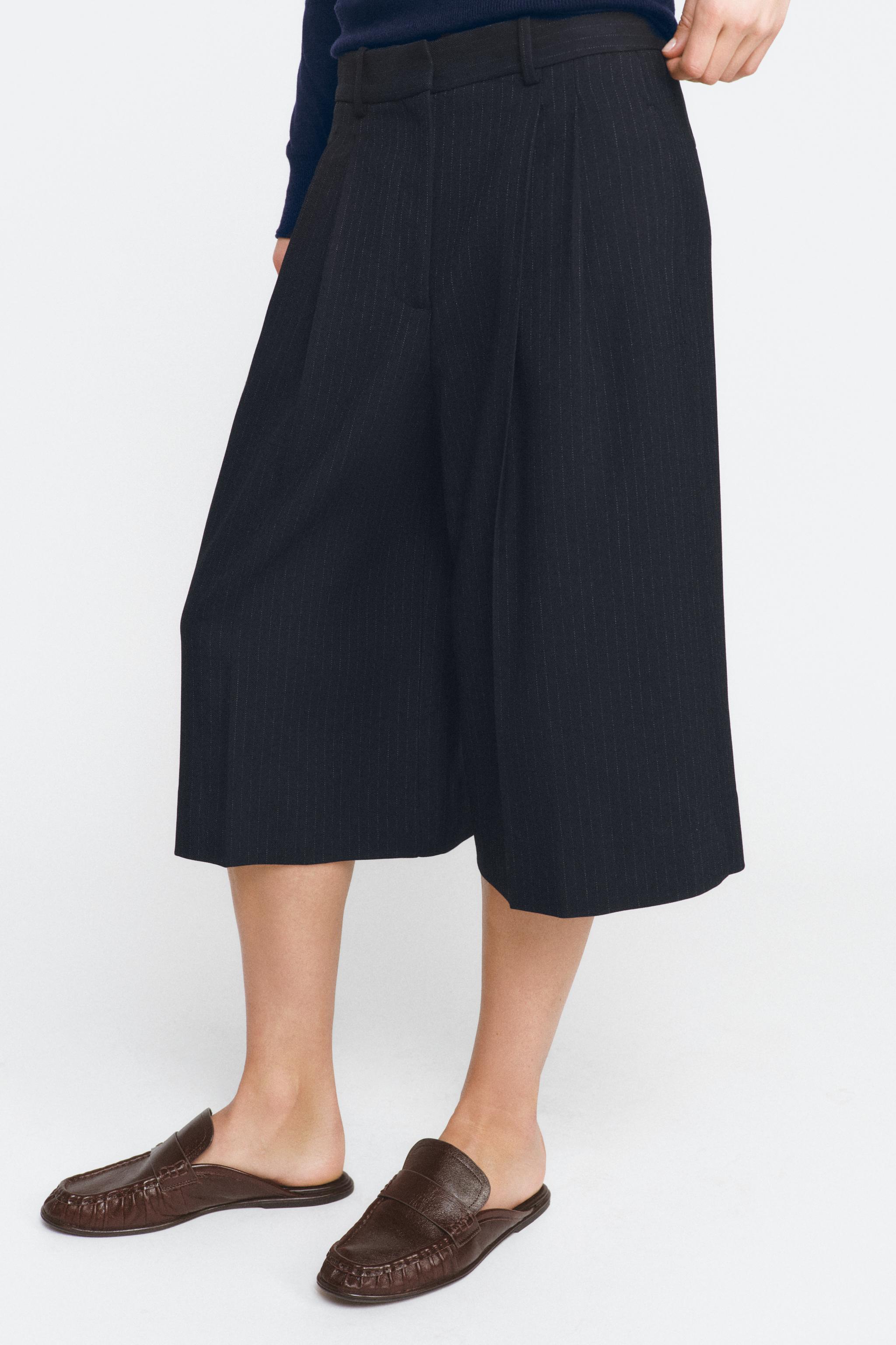 Pleated Pinstripe Bermuda Shorts Zw Collection
